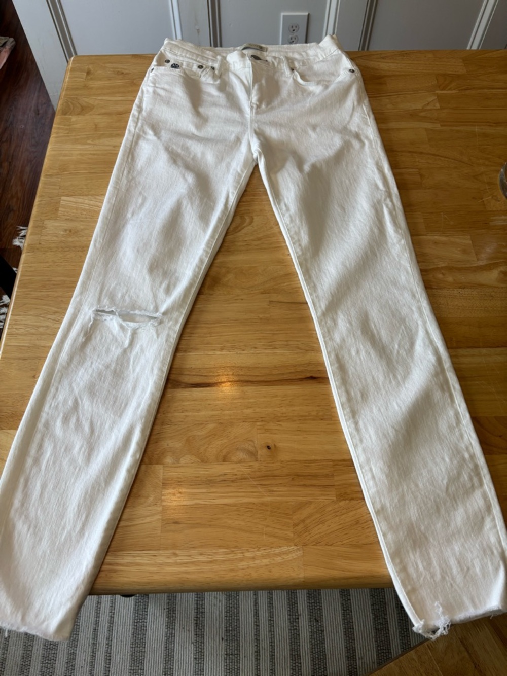 NWOT Socialite Distressed Slim Straight Jean in White